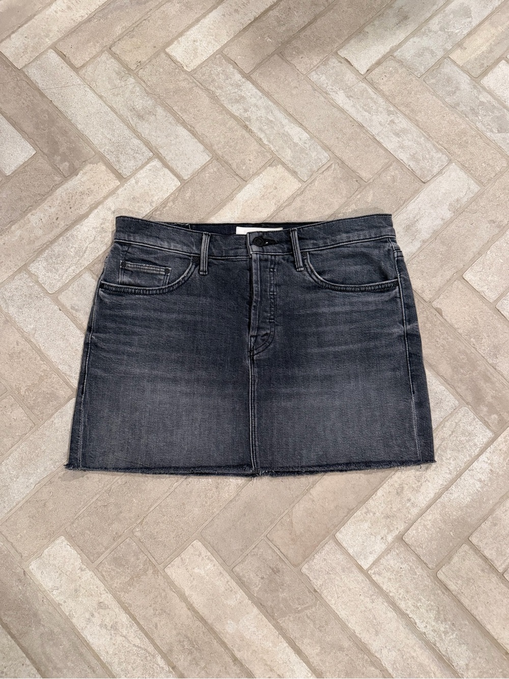 MOTHER The Vagabond Mini Fray Skirt Pedal To The Metal Black Denim Size 27 - Picture 2 of 10